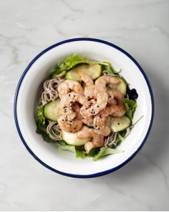 Gamberi marinati con salsa agrodolce e soba