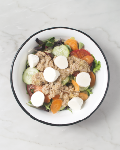 Insalata mista con tonno in olio e.v.o. e mozzarella