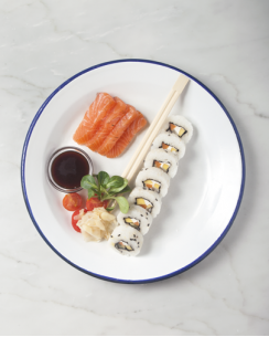 Sushi vegetariano e salmone